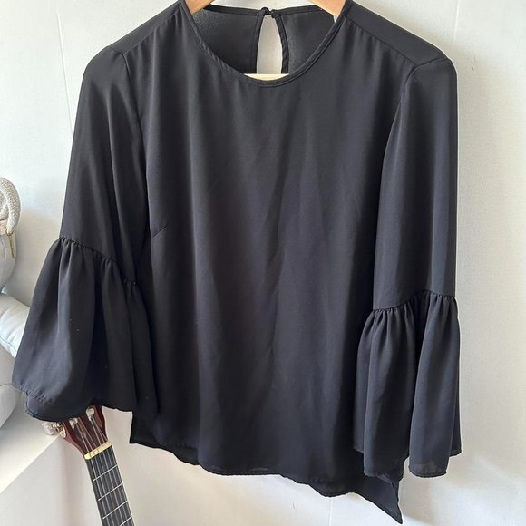 Black flowy bell sleeve blouse - Picture 3 of 8